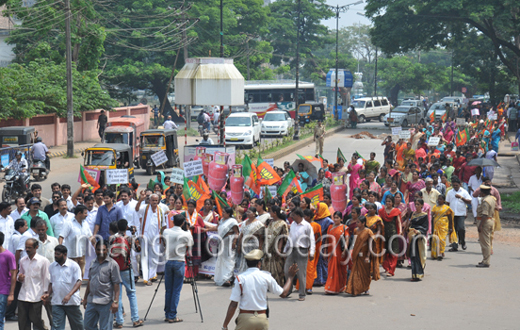BJP Mahila Morch Protest in Mangalore